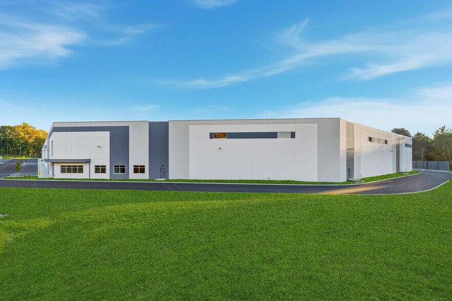 23 Cape Rd, Mendon, MA à louer - Photo du bâtiment - Image 2 de 6