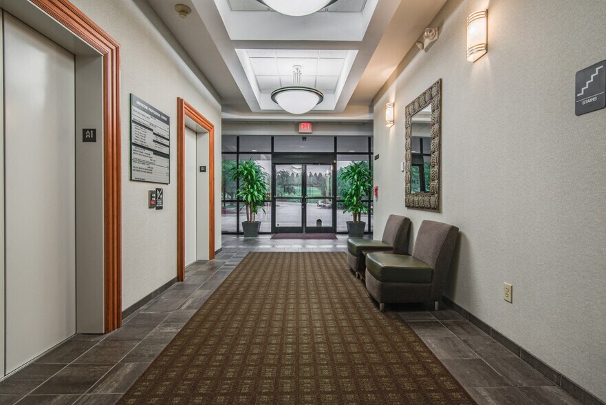 2025 Frontis Plaza Blvd, Winston-Salem, NC à louer - Photo intérieure - Image 2 de 15