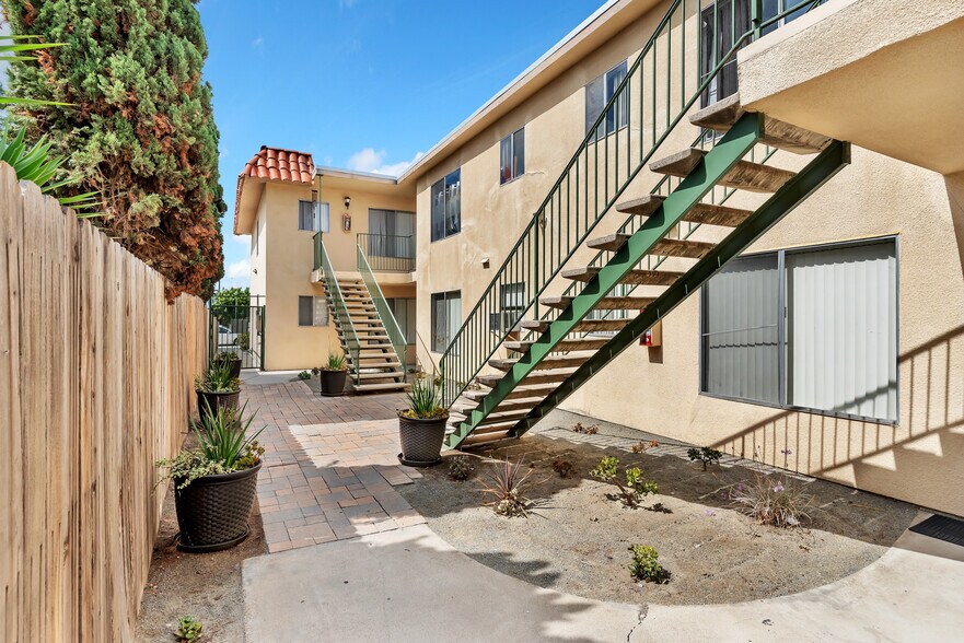 4153 Wilson Ave, San Diego, CA à vendre - Photo du bâtiment - Image 2 de 12