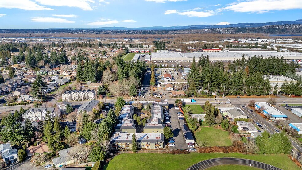 17014-17062 NE Halsey St, Portland, OR à vendre - Photo du bâtiment - Image 2 de 39