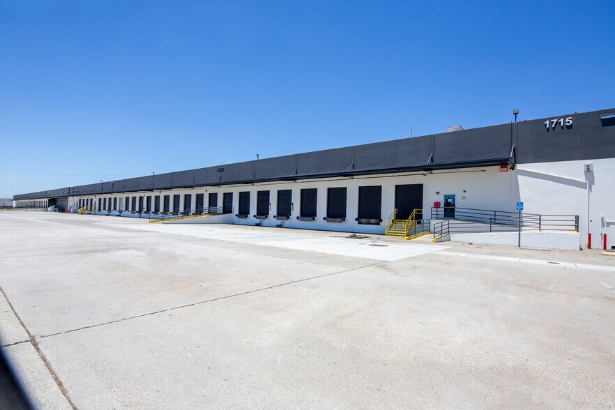 1515-1517 E Winston Rd, Anaheim, CA à louer - Photo du bâtiment - Image 2 de 4