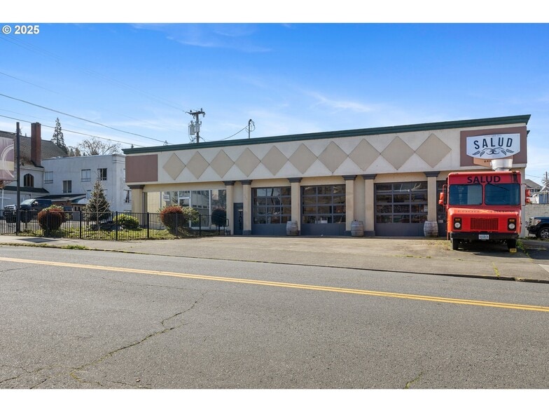 725 SE Lane Ave, Roseburg, OR for sale - Building Photo - Image 2 of 9