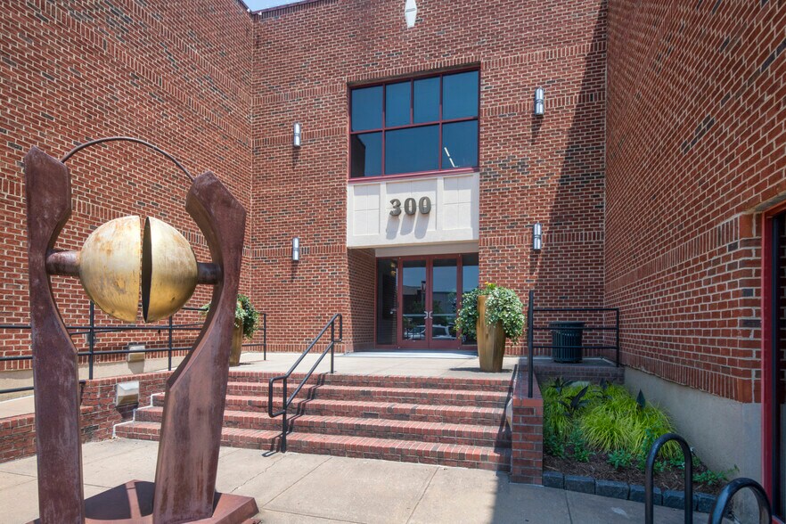 300 Market St, Chapel Hill, NC à louer - Photo du bâtiment - Image 3 de 8