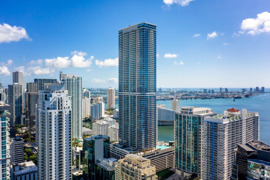 1100 Brickell Bay Dr, Miami, FL à louer - Aérien - Image 3 de 36