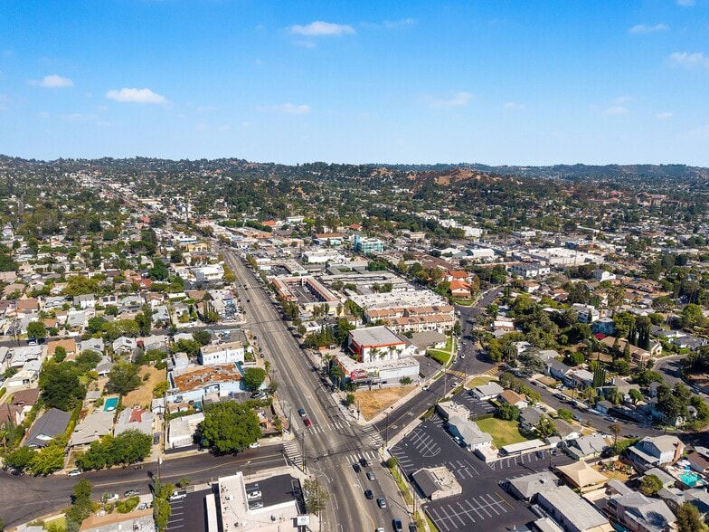 2390 Colorado Blvd, Los Angeles, CA for sale - Building Photo - Image 2 of 6