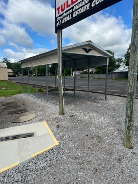 207 N Anderson St, Tullahoma, TN à vendre - Photo du bâtiment - Image 3 de 5