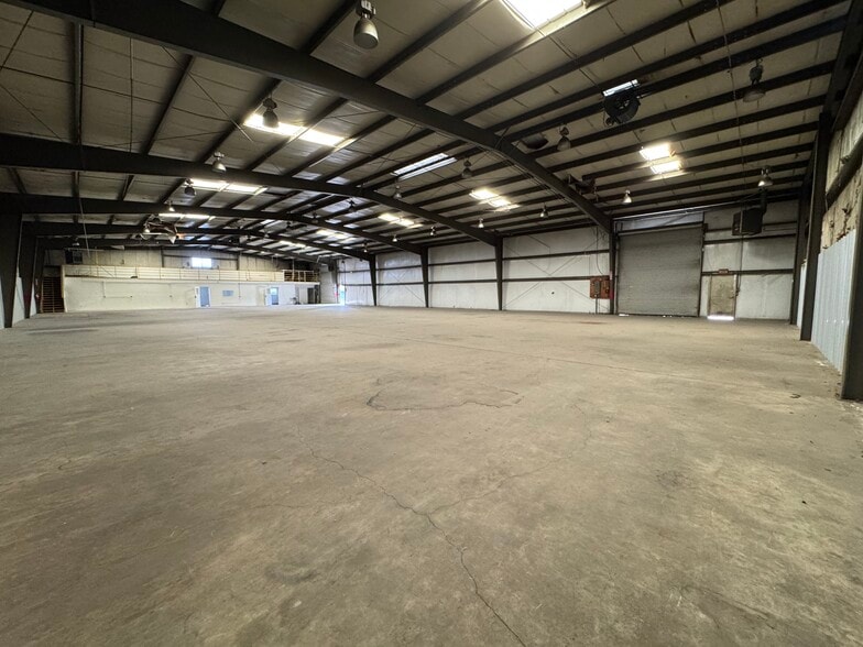 445 E Menlo Ave, Hemet, CA for lease - Building Photo - Image 3 of 14