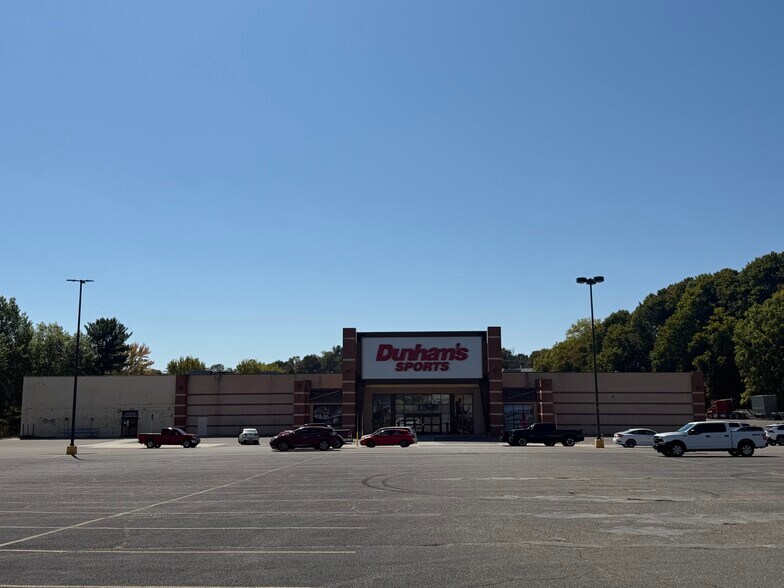 4495-4499 Mall Dr, Steubenville, OH à louer - Photo du bâtiment - Image 1 de 24