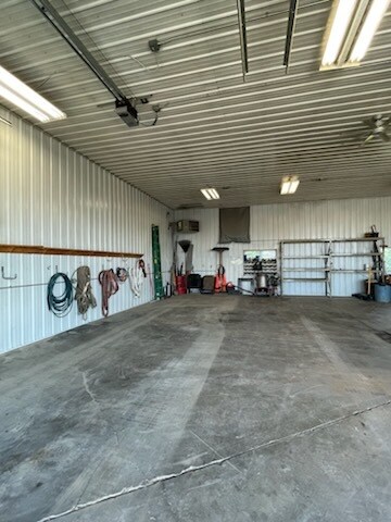 12975 Highway 1804, Williston, ND à vendre - Photo du bâtiment - Image 2 de 21