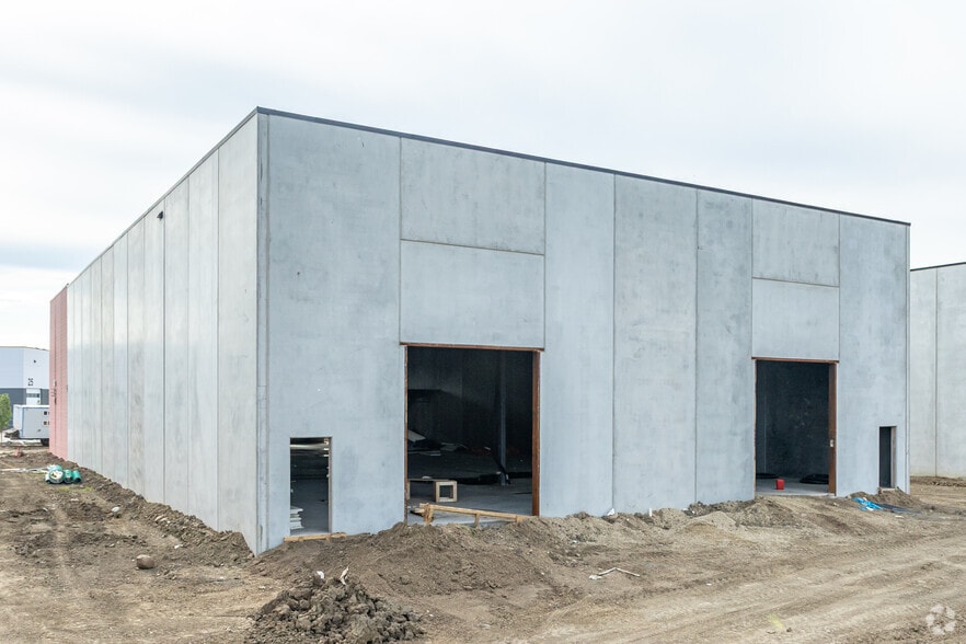 5023 28 St NW, Edmonton, AB for lease - Building Photo - Image 2 of 6