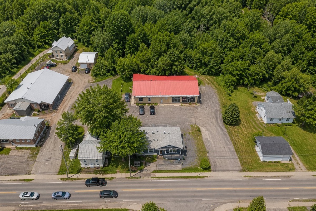 5206-5212 Rue Principale, Saint-Félix-de-Valois, QC for sale Primary Photo- Image 1 of 7