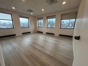 825 Green Bay Rd, Wilmette, IL for lease Building Photo- Image 2 of 7