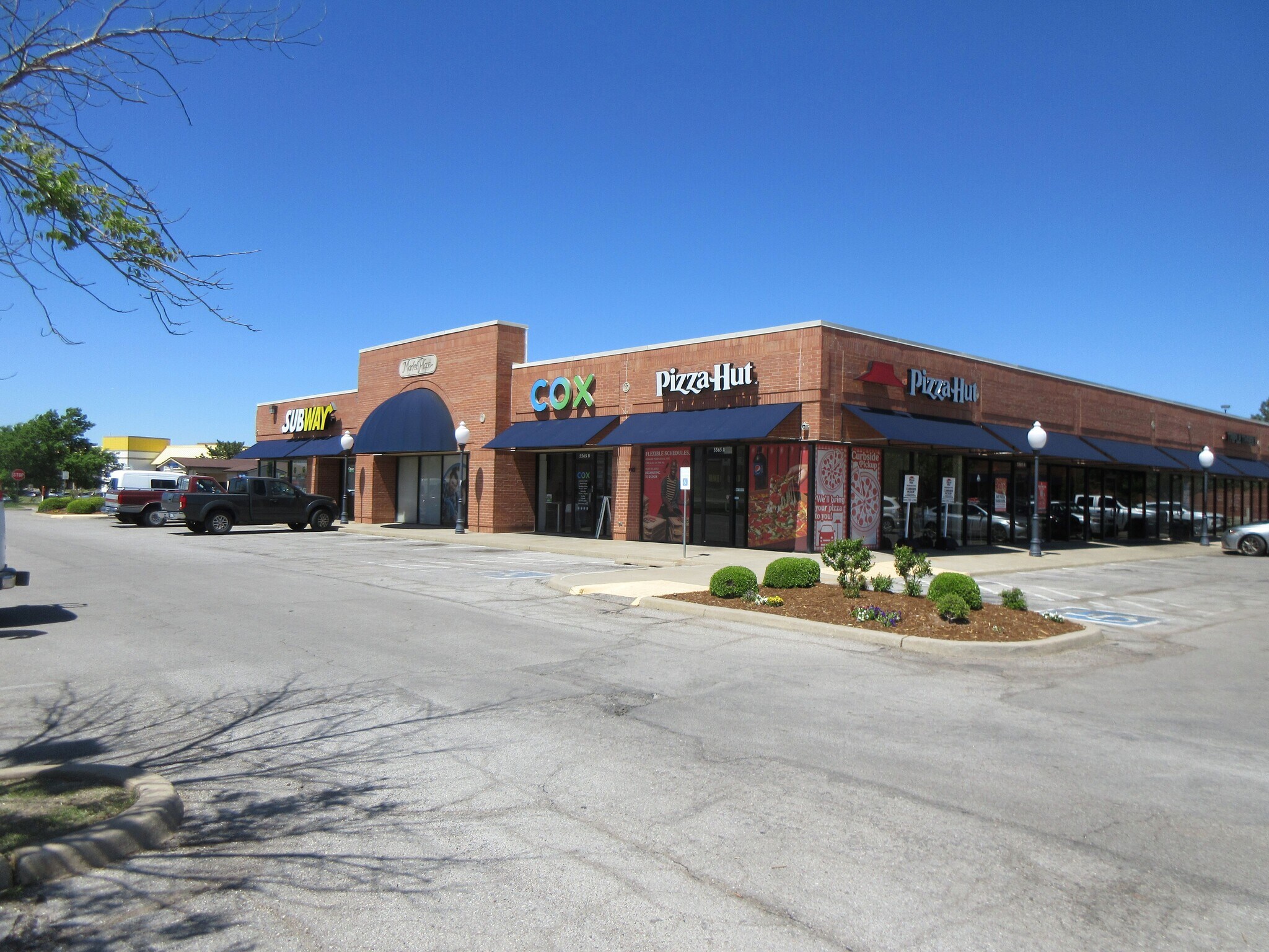 5511-5559 NW Expressway St, Oklahoma City, OK à louer Photo du bâtiment- Image 1 de 8