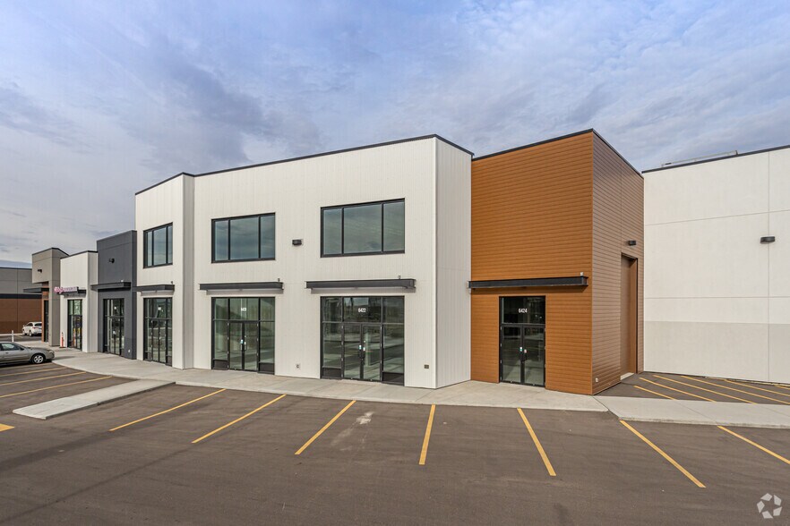 1 Chappelle Vis, Edmonton, AB à vendre - Photo du bâtiment - Image 3 de 4