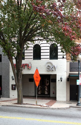 Plus de détails pour 113 S Elm St, Greensboro, NC - Commerce de détail à vendre