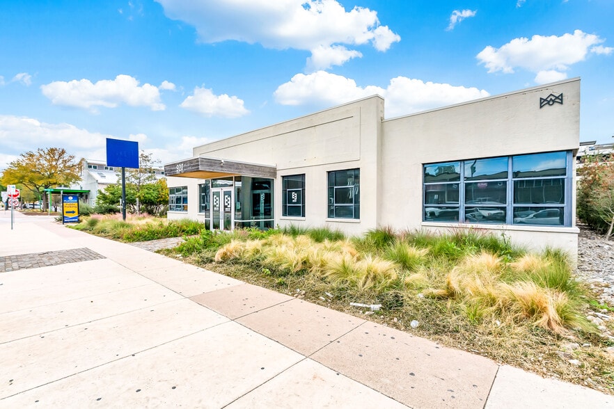 920 Foch St, Fort Worth, TX for lease - Building Photo - Image 3 of 8