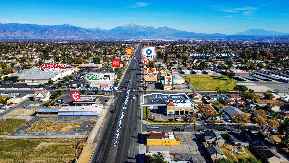 303 W Foothill Blvd, Rialto, CA à louer - Photo du bâtiment - Image 2 de 10