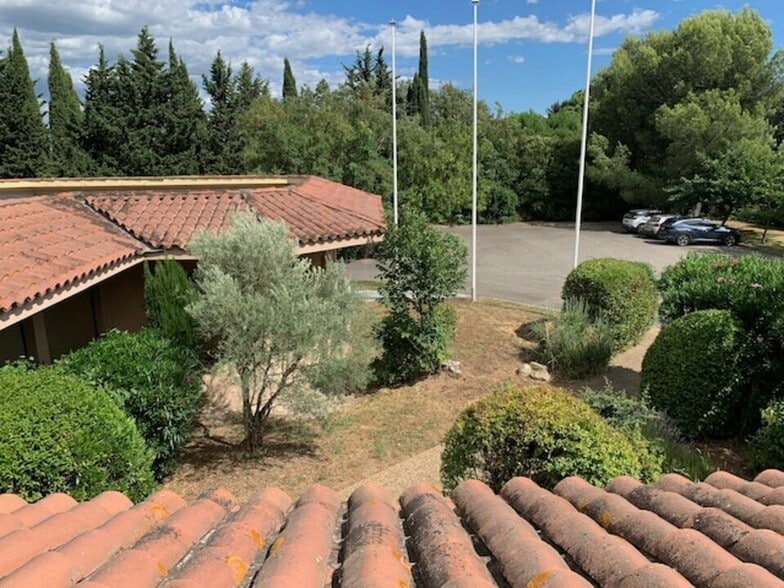Office in Avignon for sale - Building Photo - Image 1 of 11