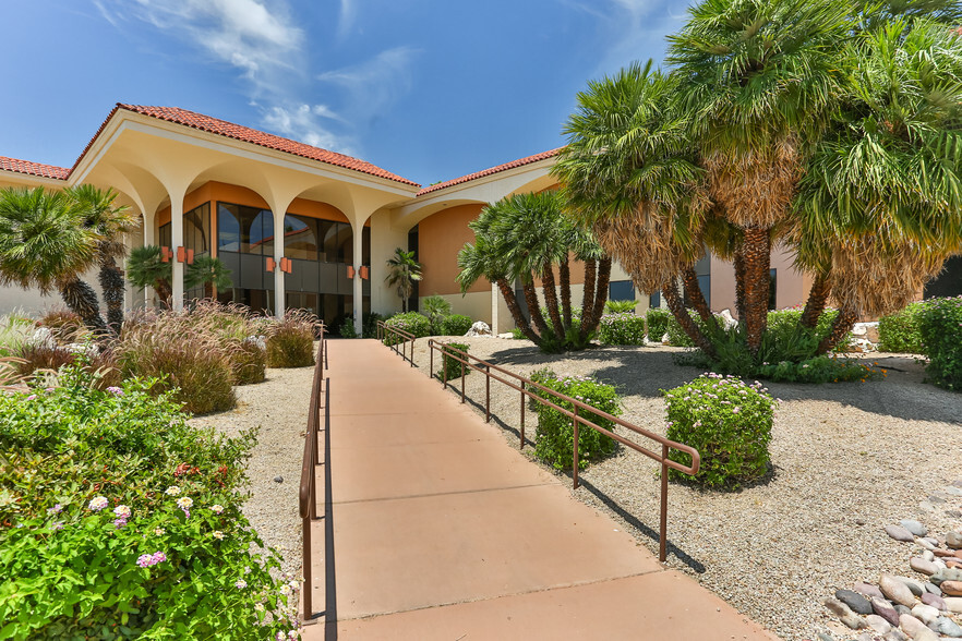 17220 N Boswell Blvd, Sun City, AZ à louer - Photo du b timent - Image 3 de 6