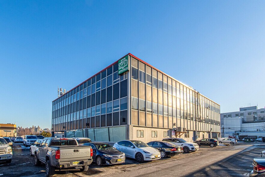 7701 Marine Rd, North Bergen, NJ à louer - Photo du bâtiment - Image 2 de 10