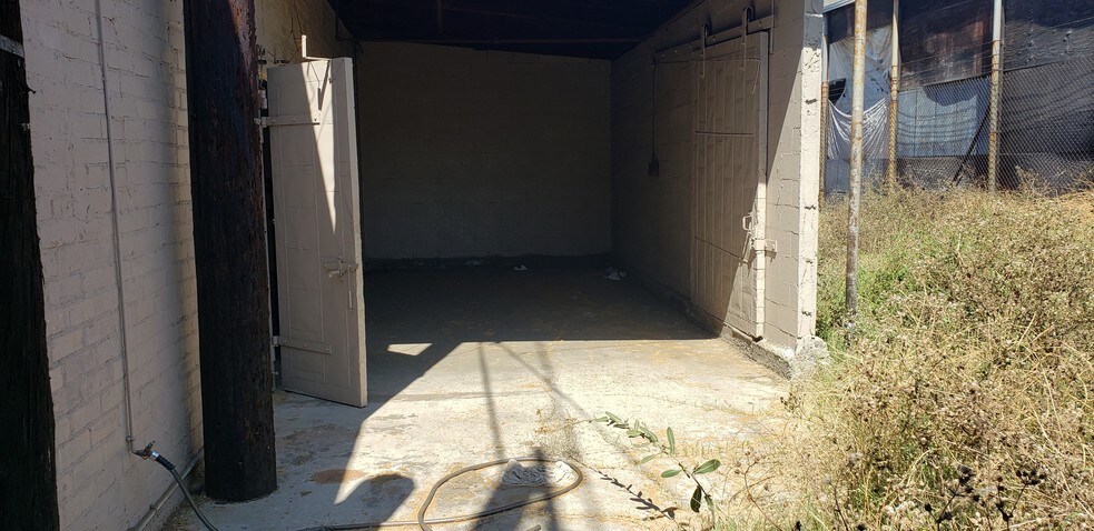 6924 Stanford Ave, Los Angeles, CA à vendre - Photo du bâtiment - Image 3 de 9