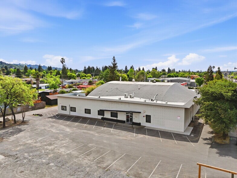1420 Healdsburg Ave, Healdsburg, CA à vendre - Photo du bâtiment - Image 2 de 53