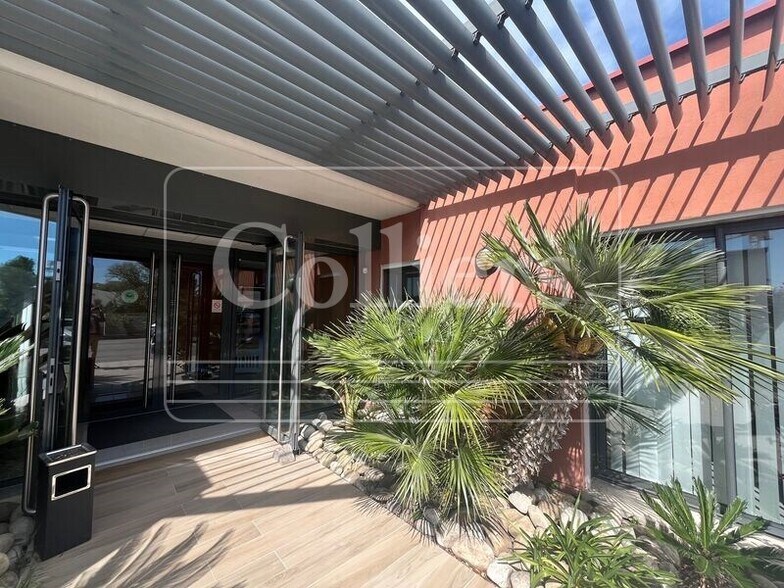 Flex in Velaux for lease - Lobby - Image 2 of 9