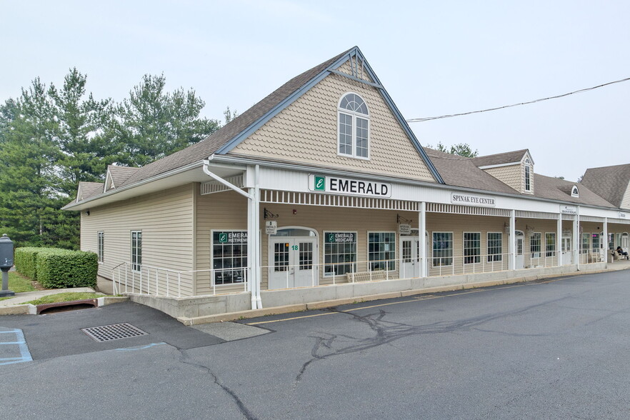 16-27 Liberty Square Mall, Stony Point, NY à vendre - Photo du bâtiment - Image 1 de 1