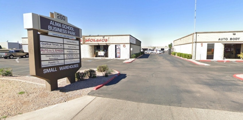 260 S Alma School Rd, Mesa, AZ à louer - Photo du bâtiment - Image 2 de 4