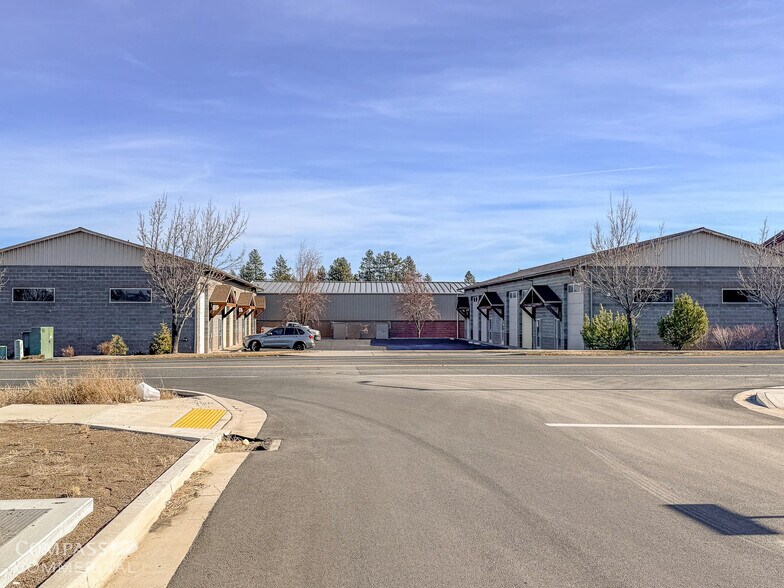 61450 American Ln, Bend, OR à louer - Photo du bâtiment - Image 3 de 4