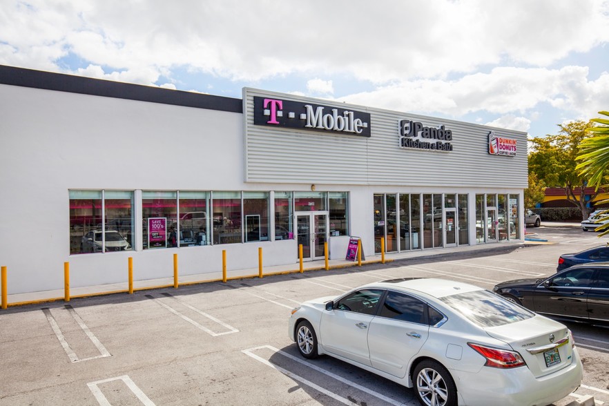 9720 N Kendall Dr, Miami, FL for lease - Building Photo - Image 1 of 2