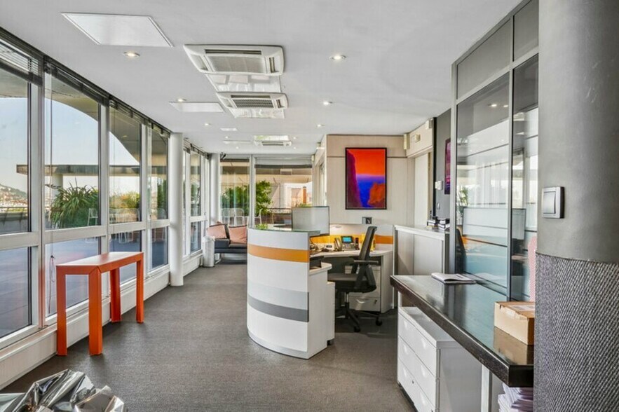 Bureau dans Lyon à vendre - Photo du bâtiment - Image 2 de 12