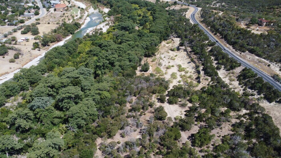 790 Thompson, Kerrville, TX à vendre - Photo du bâtiment - Image 2 de 5
