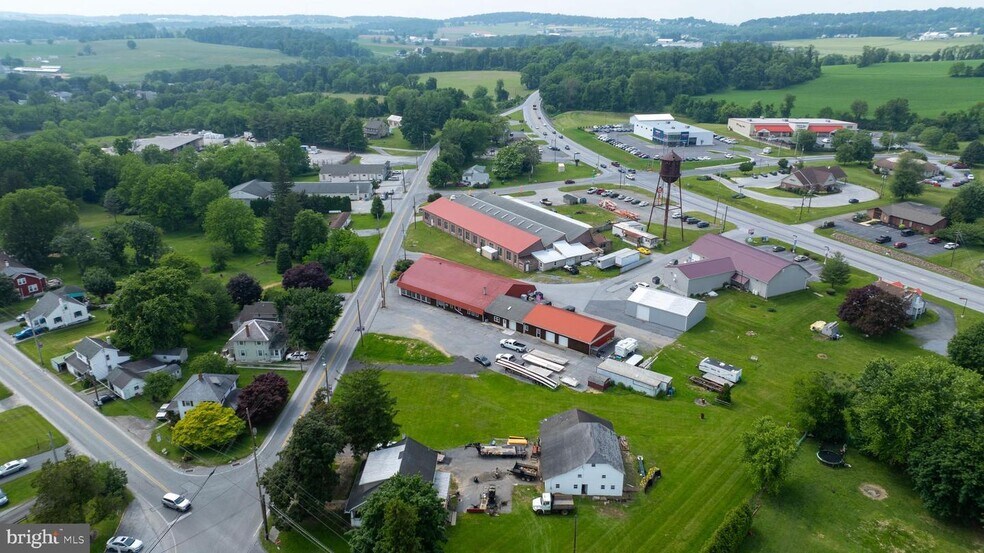 417 Newport Ave, Christiana, PA for sale - Building Photo - Image 2 of 8