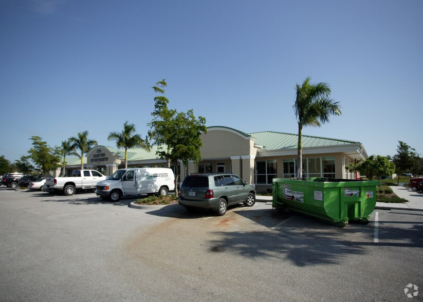 6821 Palisades Park Ct, Fort Myers, FL for lease - Building Photo - Image 3 of 9