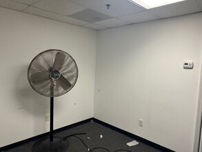 5 Ilene Ct, Hillsborough, NJ à louer Photo intérieure- Image 2 de 4