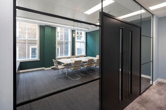 10 Bow Ln, Londres à louer Photo intérieure- Image 2 de 2