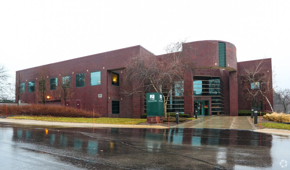 7777 W Blue Mound Rd, Milwaukee, WI à louer - Photo du bâtiment - Image 1 de 23