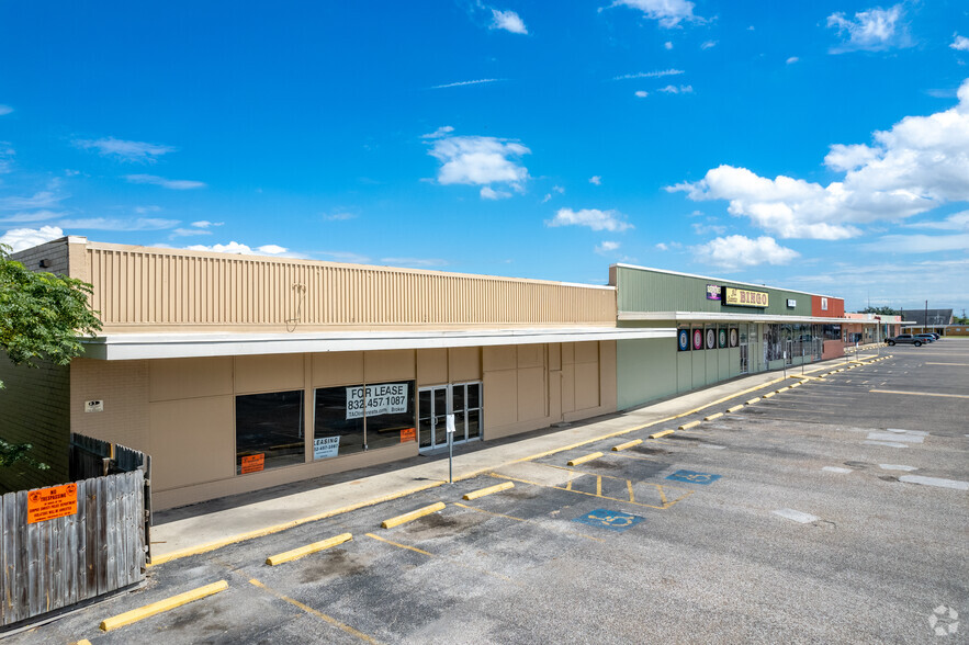 9800 Leopard St, Corpus Christi, TX for lease - Building Photo - Image 2 of 11