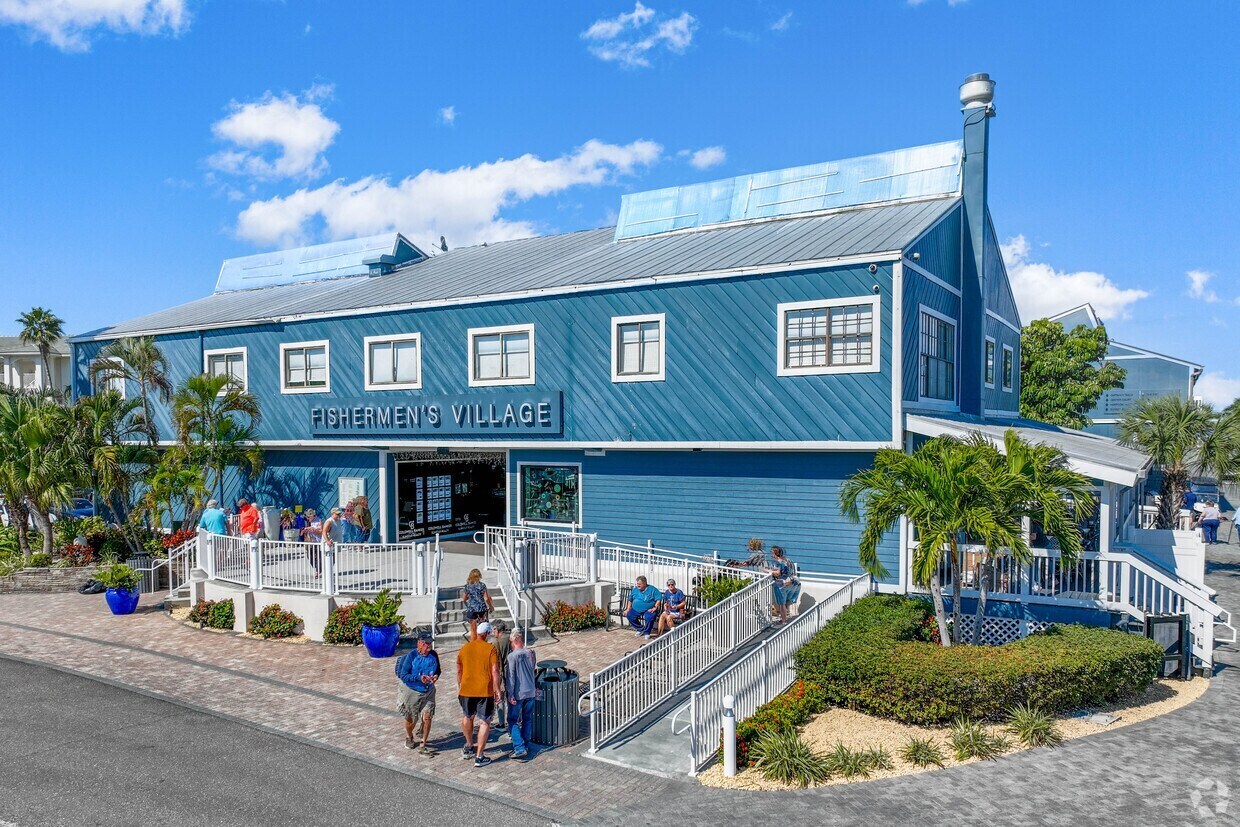 1200 W Retta Esplanade, Punta Gorda, FL à louer Photo principale- Image 1 de 15