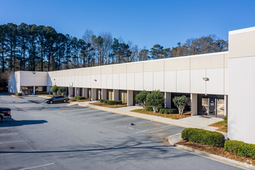 2054-2062 Weems Rd, Tucker, GA for lease - Primary Photo - Image 1 of 5