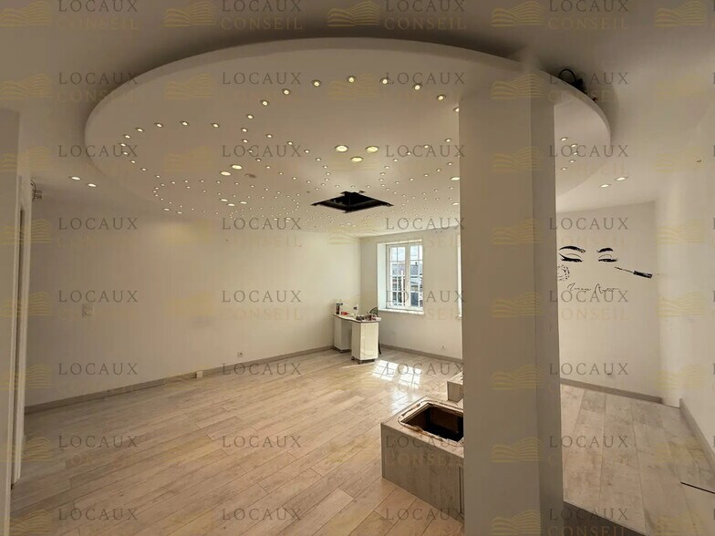 Retail in SAINT-OUEN-L'AUMONE for lease - Interior Photo - Image 3 of 10