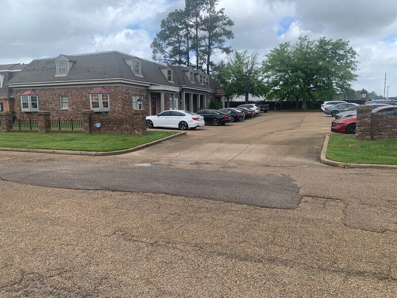 5440 Executive Pl, Jackson, MS à vendre - Photo du bâtiment - Image 1 de 16