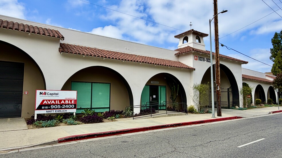 18320-18330 Oxnard St, Tarzana, CA for lease - Building Photo - Image 2 of 31