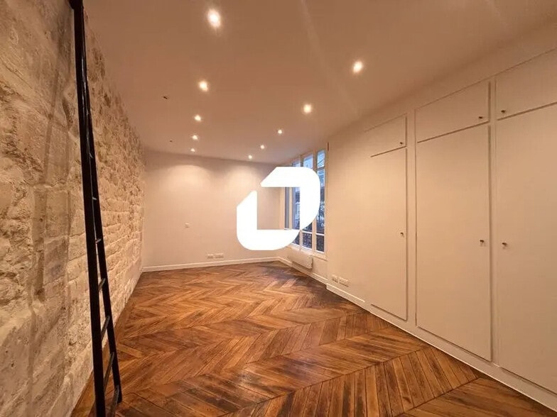 3 Rue Des Pyramides, Paris for lease - Interior Photo - Image 1 of 2