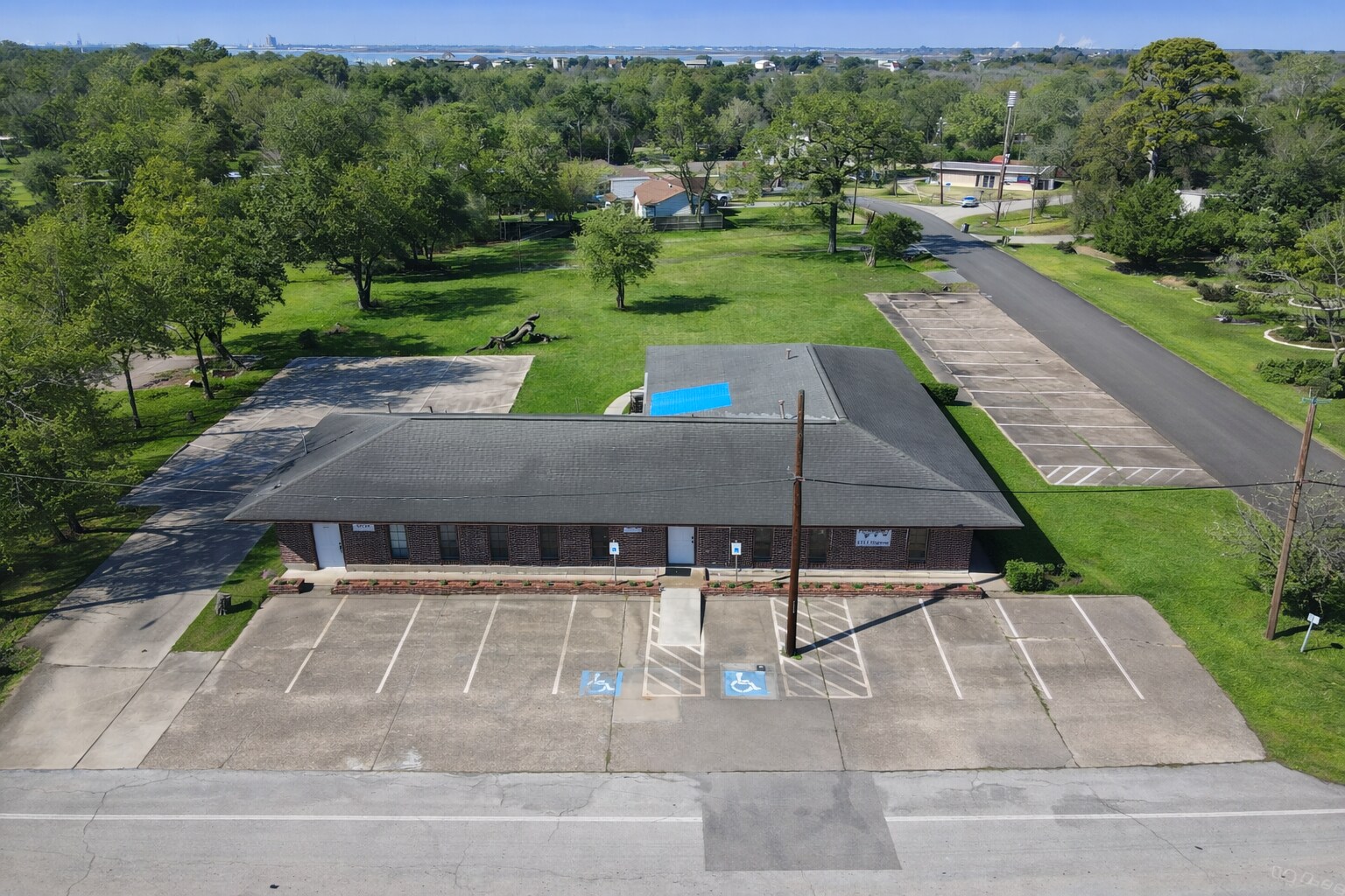 6711 Bayway Dr, Baytown, TX for sale Primary Photo- Image 1 of 29