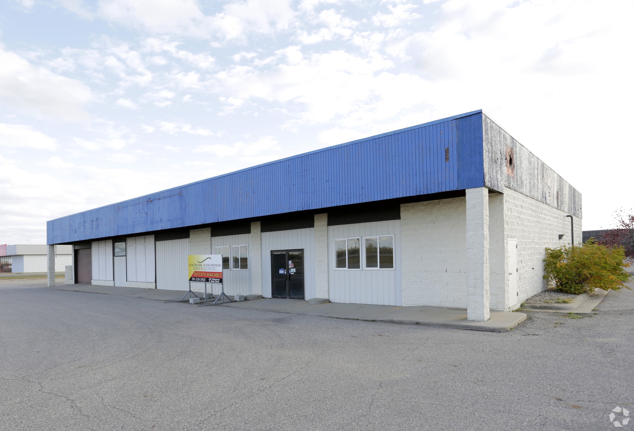 1901 W Lincoln Ave, Fergus Falls, MN for sale Primary Photo- Image 1 of 12