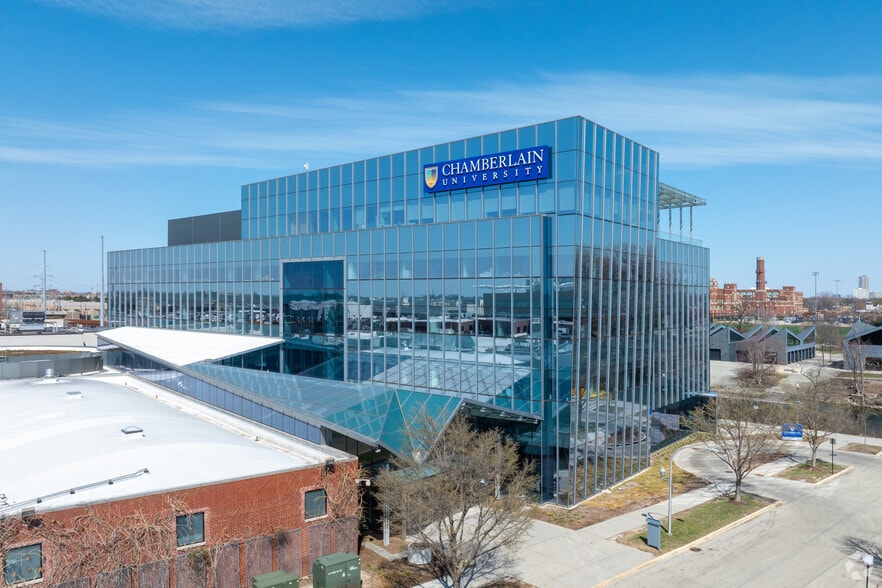 3401 N California Ave, Chicago, IL à louer - Photo du bâtiment - Image 3 de 9