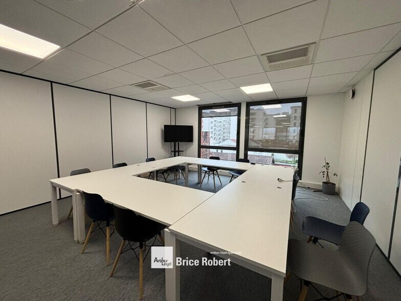 29 Avenue Joannès Masset, Lyon for lease - Interior Photo - Image 3 of 8