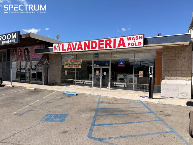 Plus de détails pour 8907-8917 Woodman Ave, Panorama City, CA - Commerce de détail à louer